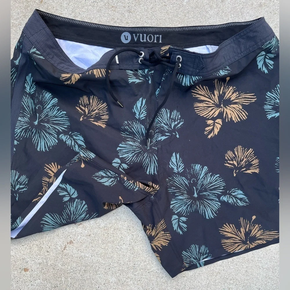 Men's Vuori Shorts Multicolor Floral 38 Pocket Active Logo Beach‎ Gym Surf Swim